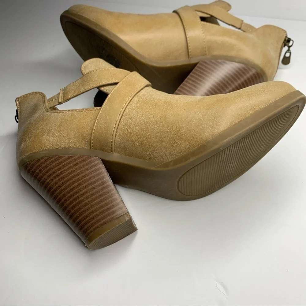 Guess Tan Ankle Boots 3” Block Heel Cut Outs on Sides Back Zippers New Size 7.5